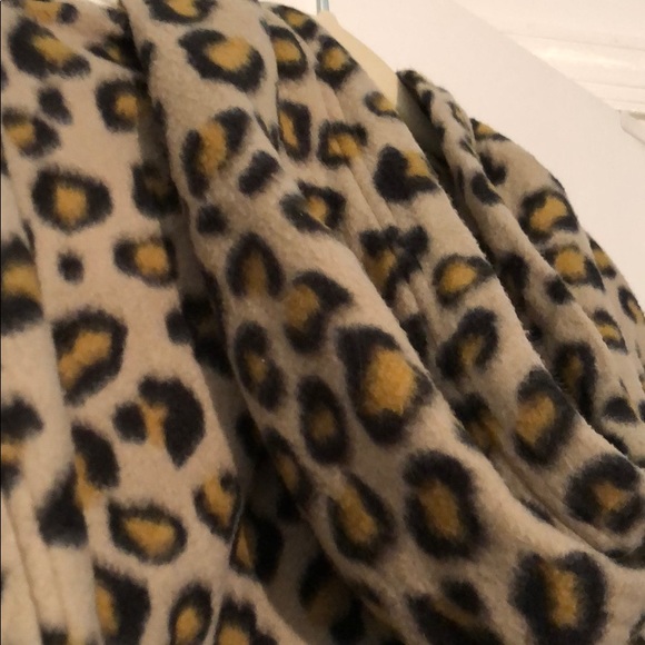 UNISEX UO FLEECE LEOPARD HOODED PULLOVER - Picture 12 of 15